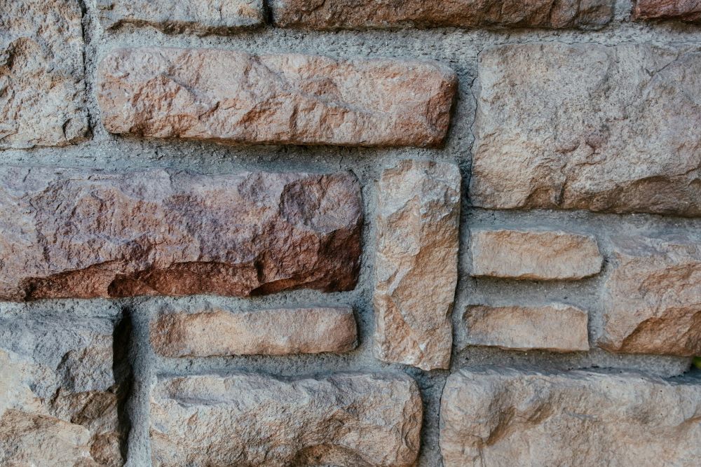 Eko-trendy w architekturze. Dlaczego kamień elewacyjny jest dobrym wyborem?