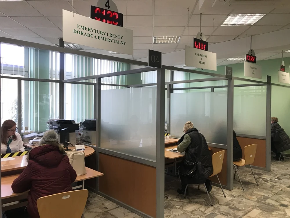 Dorabiałeś do wcześniejszej emerytury lub renty? Poinformuj ZUS o osiąganych zarobkach