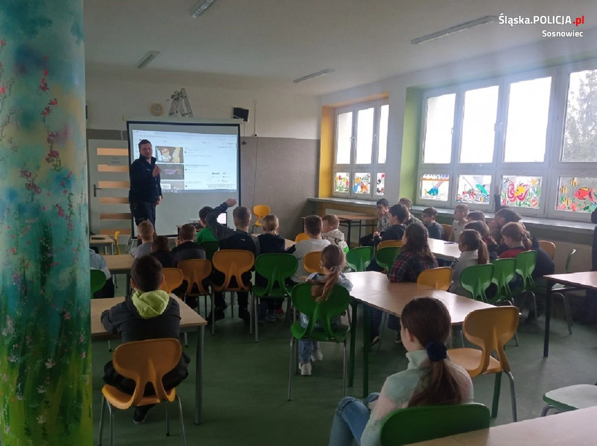 Sosnowieccy policjanci spotkali się z uczniami SP nr 33