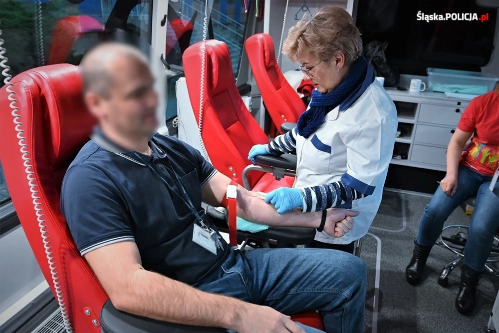 Katowiccy policjanci oddali krew. Podczas jednego dnia RCKiK uzyskał prawie 11 l krwi!