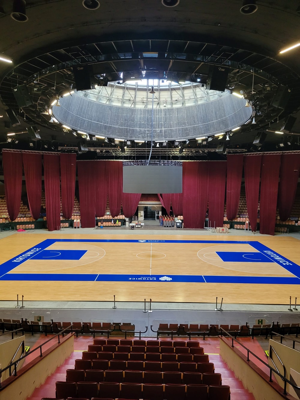 Lodowisko w katowickim Spodku będzie miało nowy dach i panele fotowoltaiczne