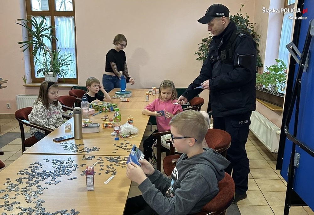 Bezpieczne ferie w Katowicach. Spotkania i zajęcia z policjantami