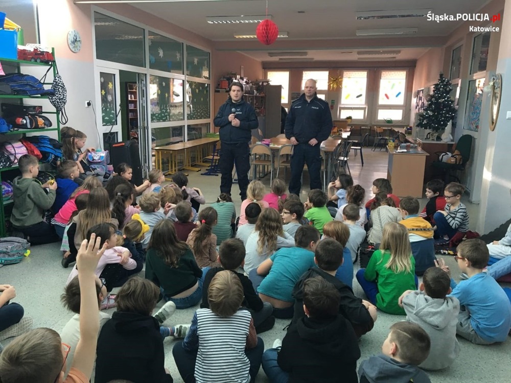 Bezpieczne ferie w Katowicach. Spotkania i zajęcia z policjantami