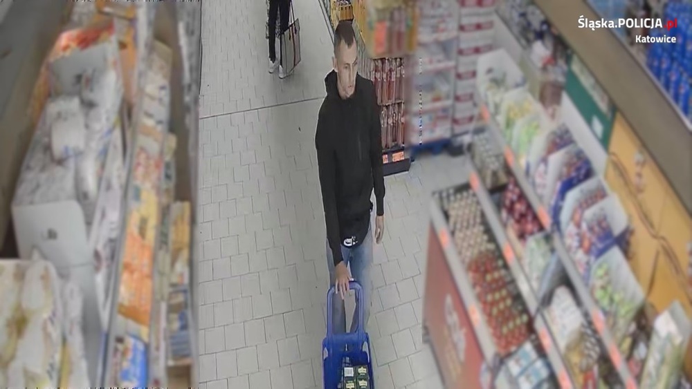 Kradzież w katowickim markecie. Poznajesz tych mężczyzn?