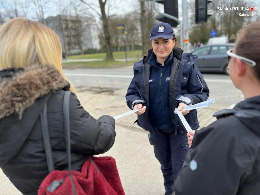 Działania "Patrz i słuchaj - Bezpieczeństwo Pieszych" na katowickich ulicach