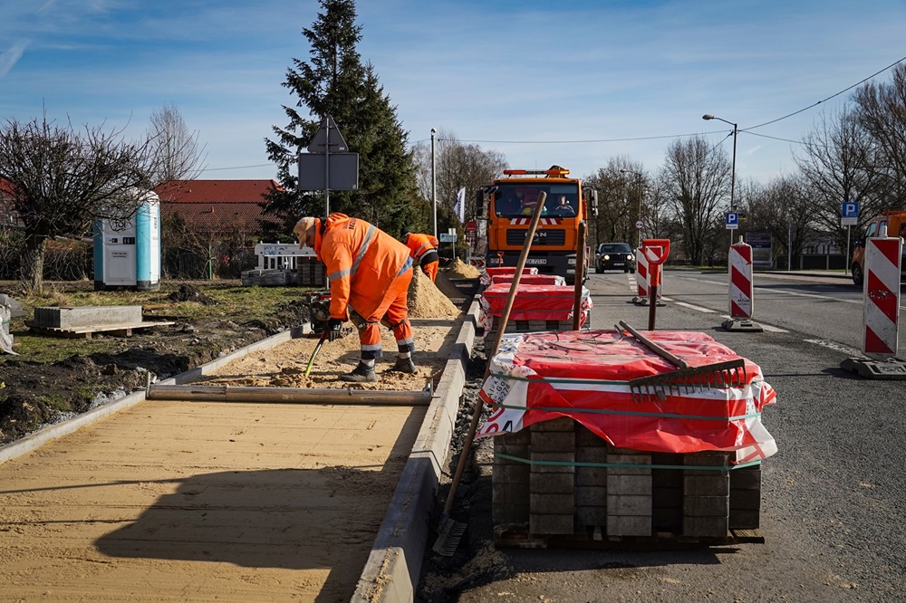 Nowa inwestycja dla pieszych w katowickim Giszowcu. Trwają też inne roboty drogowe
