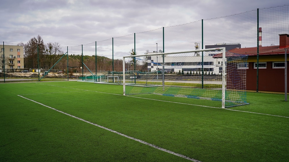 Trwają prace przy budowie boiska w katowickiej Kostuchnie