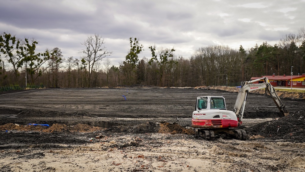 Trwają prace przy budowie boiska w katowickiej Kostuchnie