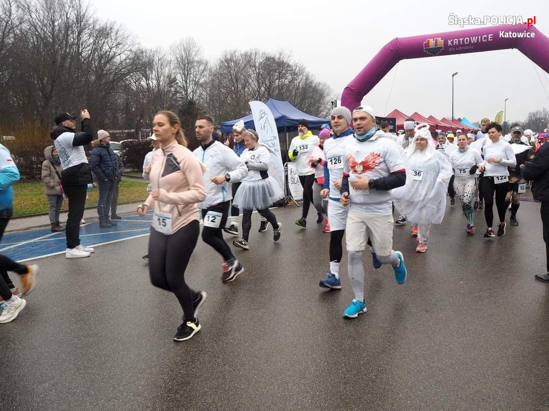 Katowiccy policjanci pobiegli charytatywnie dla dzieci