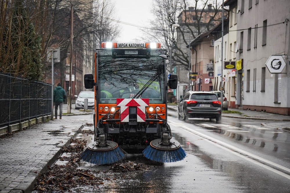 Trwa wiosenne porządkowanie ulic Katowic