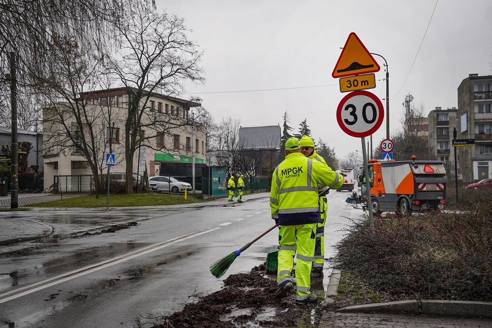 Trwa wiosenne porządkowanie ulic Katowic