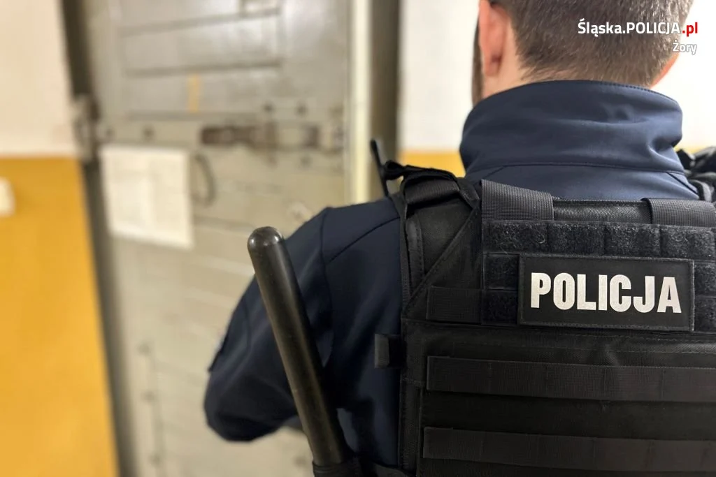 Przyszedł z prośbą o poradę do żorskiego policjanta. Okazało się, że jest poszukiwany!