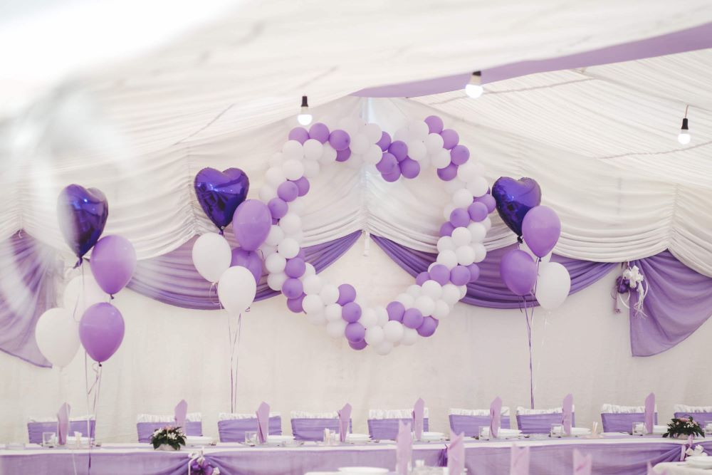 Dekoracje balonowe na wesele - Świetny pomysł na niezapomnianą aranżację sali weselnej