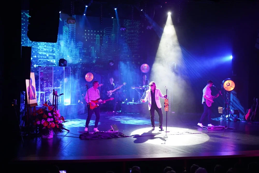 Z okazji 60. rocznicy urodzin Mirosława Breguły w Chorzowie odbył się koncert Universe