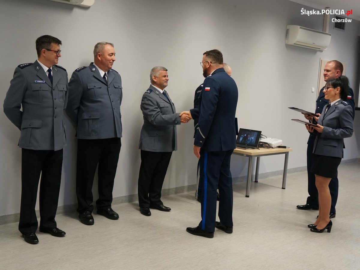 Kolejni chorzowscy policjanci przeszli na emeryturę