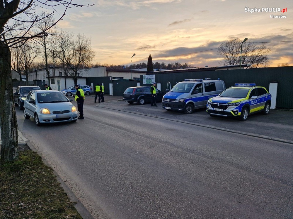 Praktykanci Szkoły Policji na ulicach Chorzowa