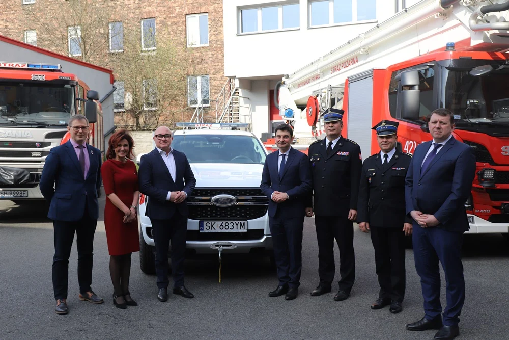 Narada roczna w PSP Chorzów. Andrzej Kotala przekazał kluczyki do nowego wozu