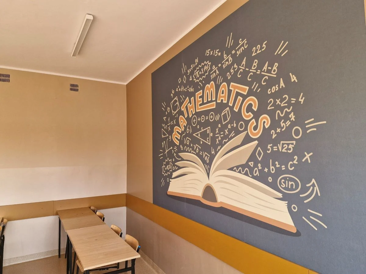 I LO zyskało wyremontowaną klasę matematyczną, korytarz, nowe szafki oraz strefę relaksu!