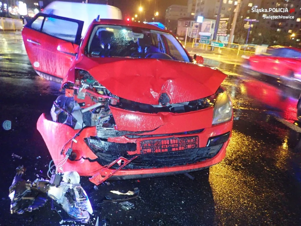 [AKTUALIZACJA] Kolizja na skrzyżowaniu Bytomskiej z Chorzowską. Jest osoba poszkodowana!