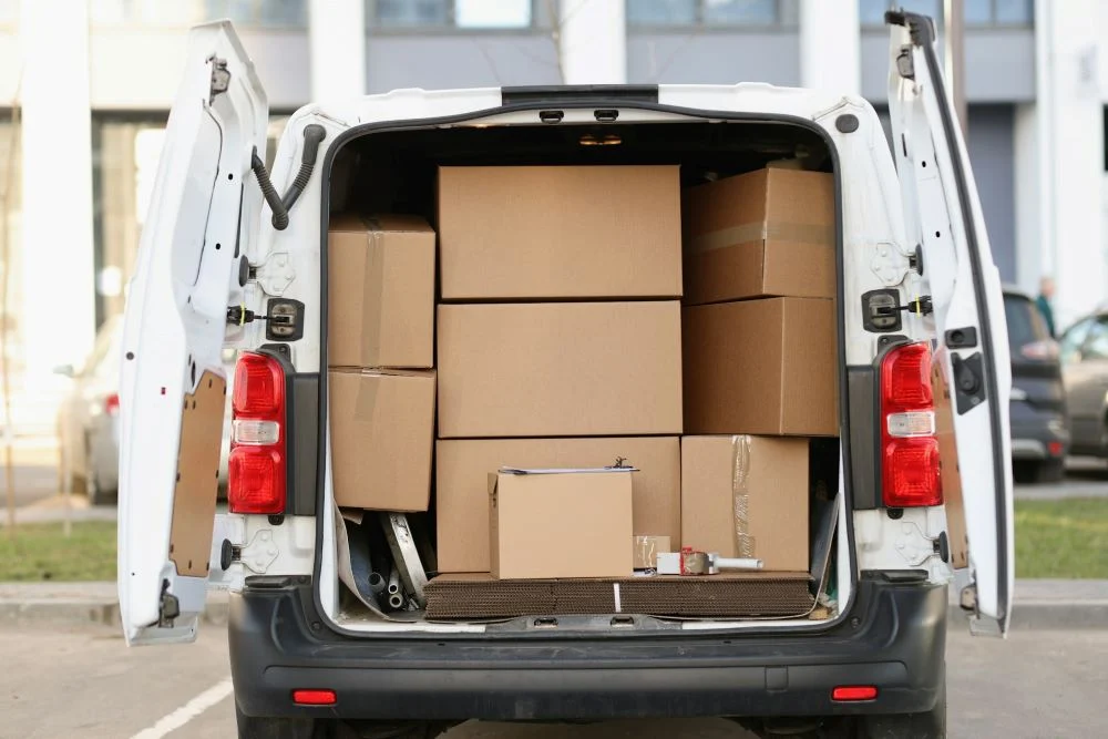 Jak międzynarodowy transport drogowy wpływa na Twoje zakupy online?
