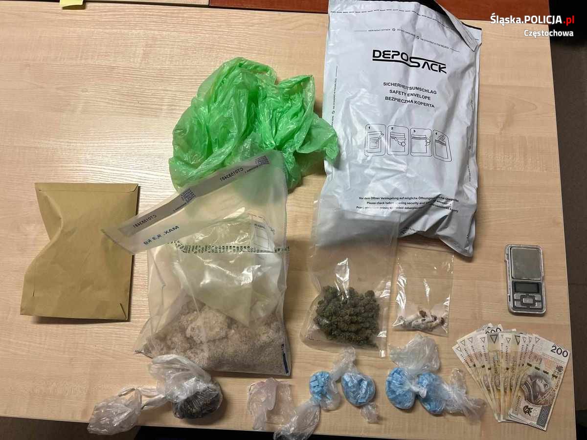 Narkotyki u pseudokibica w Częstochowie. Stróże prawa znaleźli ponad 4 kg! [WIDEO]