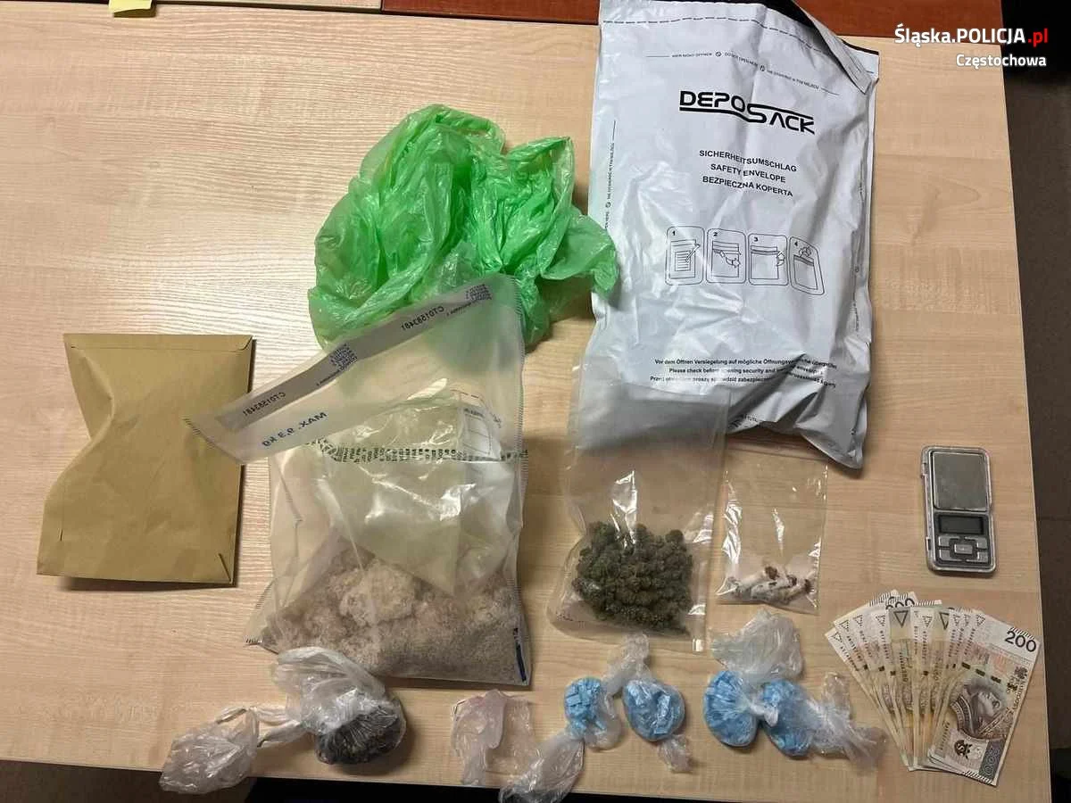 Narkotyki u pseudokibica w Częstochowie. Stróże prawa znaleźli ponad 4 kg! [WIDEO]
