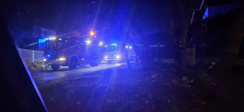 Interwencja straży pożarnej na ul. Sikorek