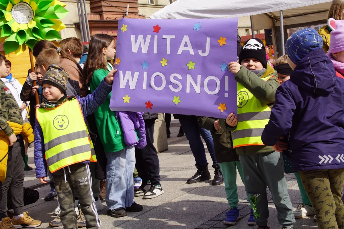 Mali rudzianie przywitali wiosnę na rynku w Nowym Bytomiu