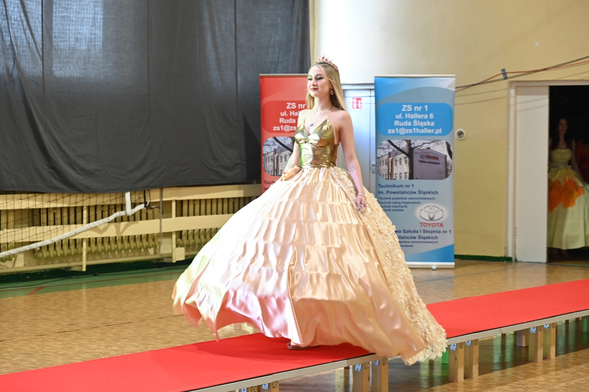 Pokaz mody w ZS nr 1 8