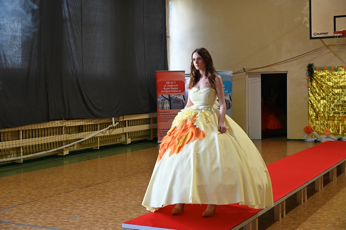 Pokaz mody w ZS nr 1 10