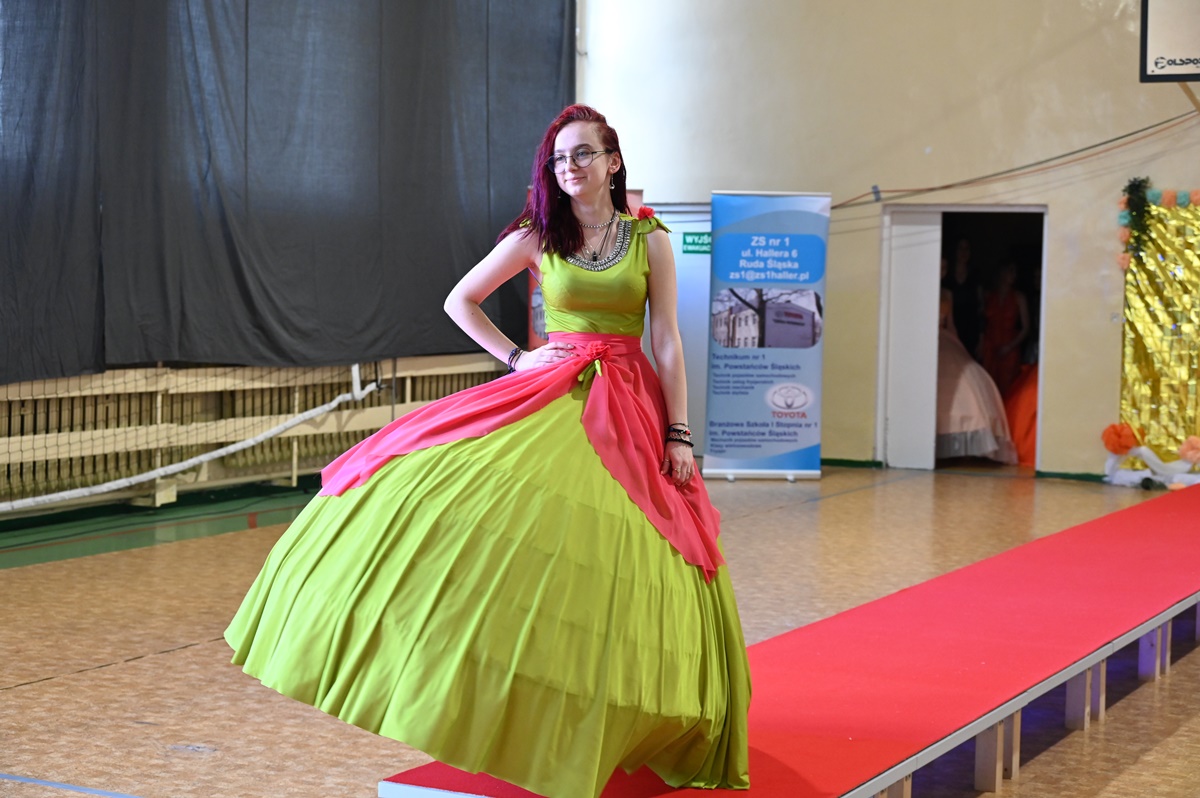 Pokaz mody w ZS nr 1 12