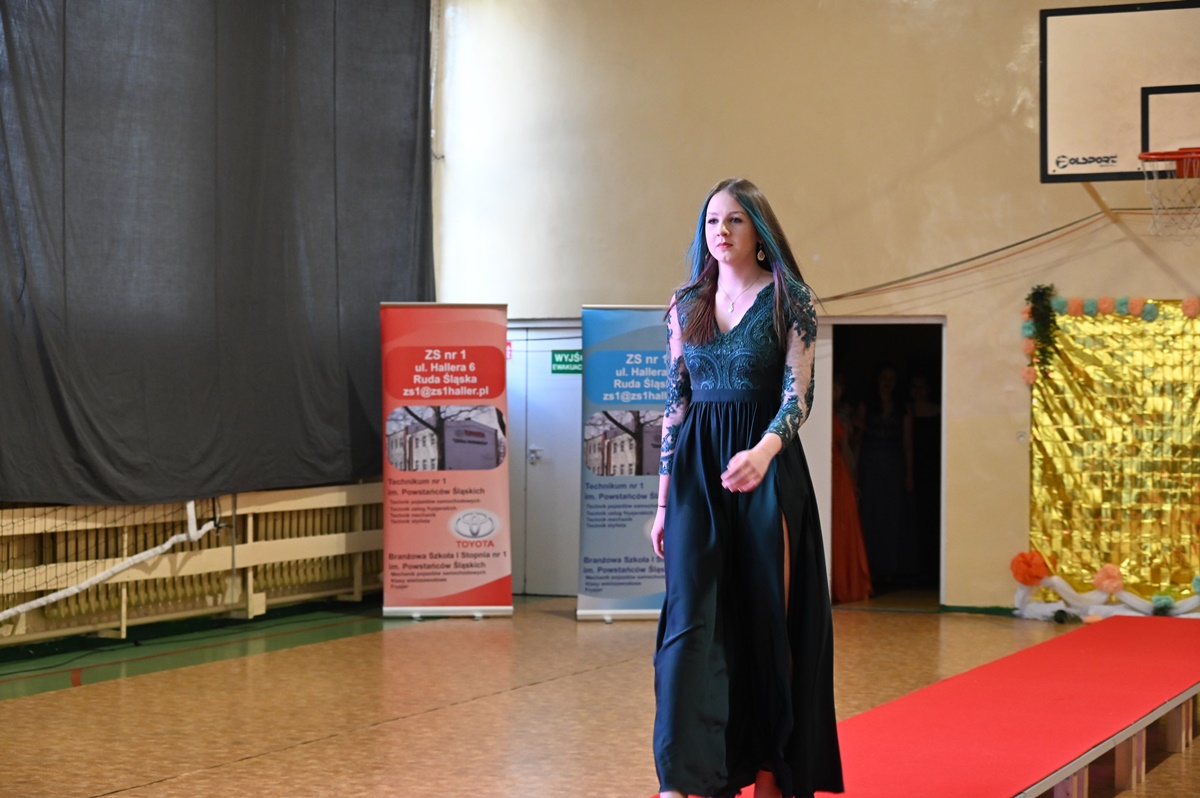 Pokaz mody w ZS nr 1 15