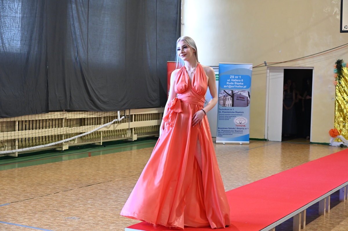 Pokaz mody w ZS nr 1 16