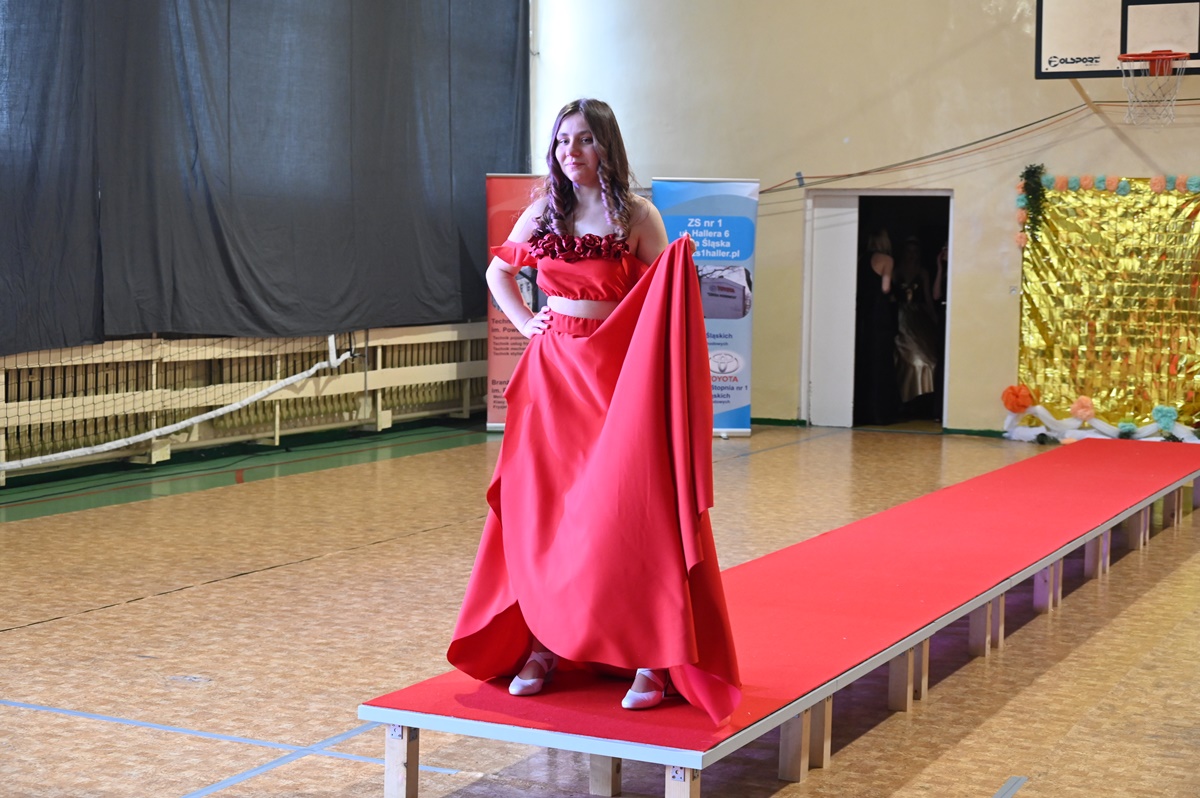 Pokaz mody w ZS nr 1 23