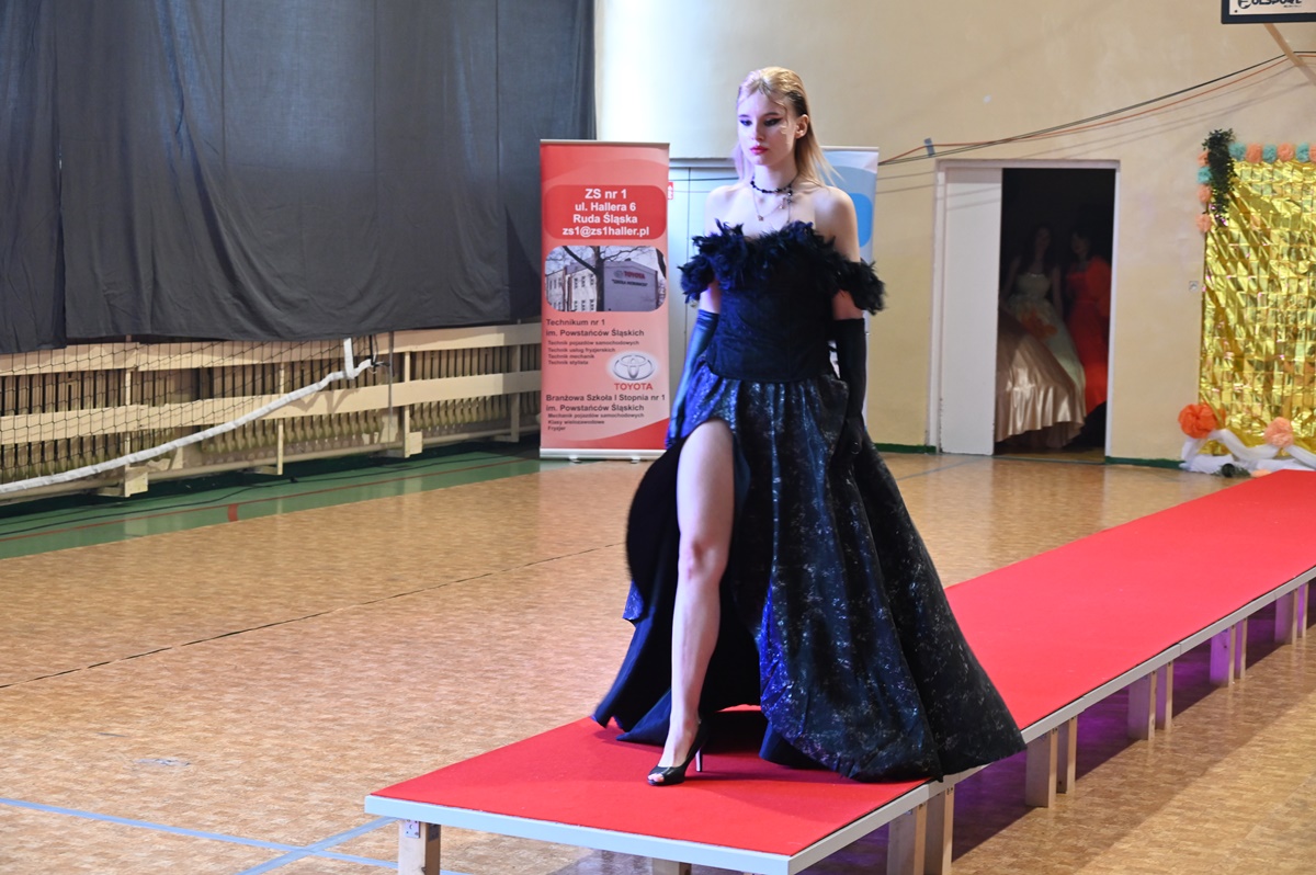 Pokaz mody w ZS nr 1 25