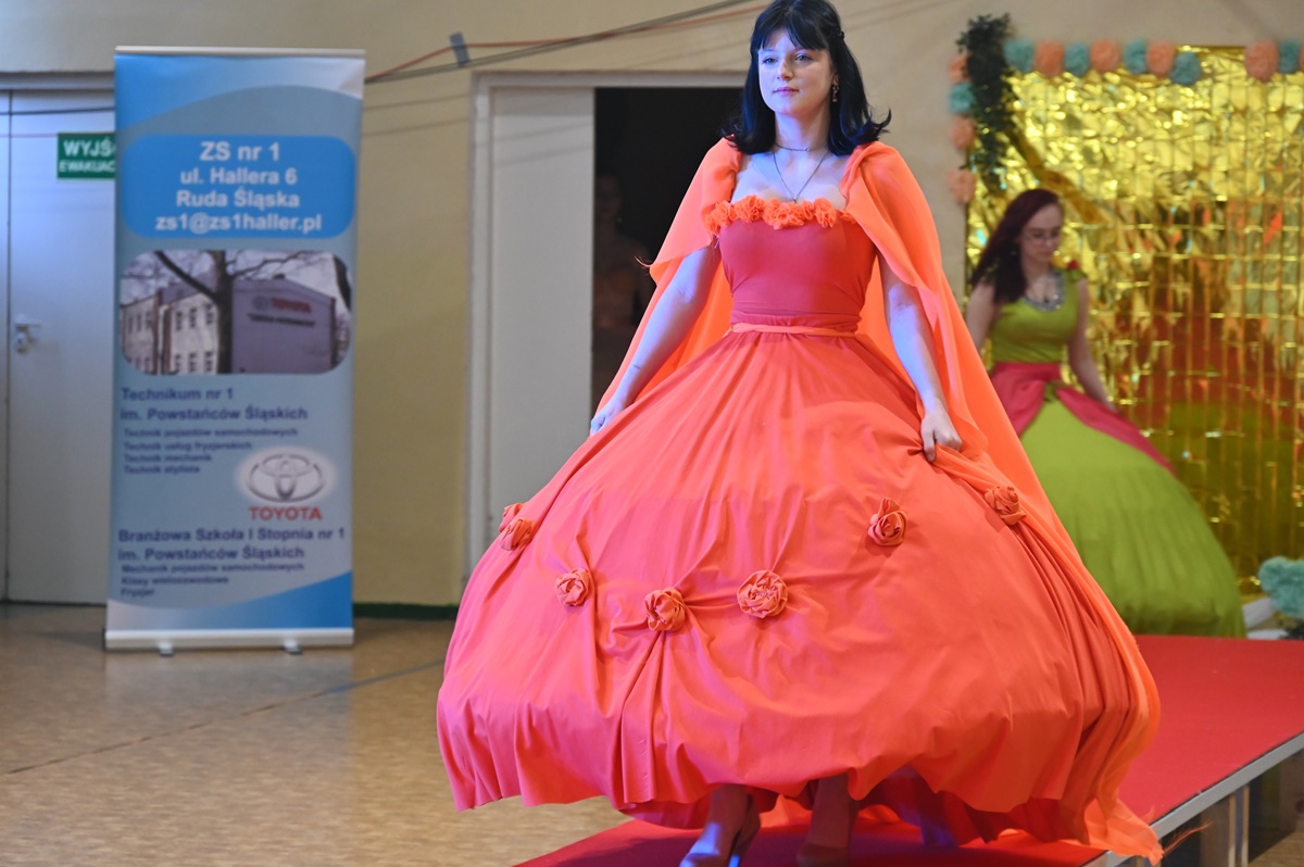 Pokaz mody w ZS nr 1 28