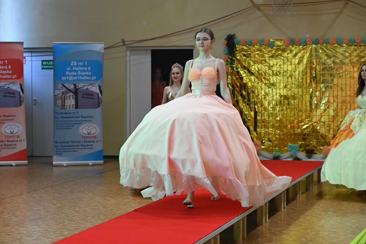 Pokaz mody w ZS nr 1 30