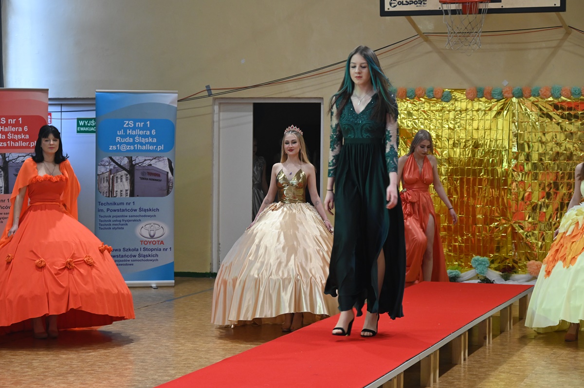 Pokaz mody w ZS nr 1 31