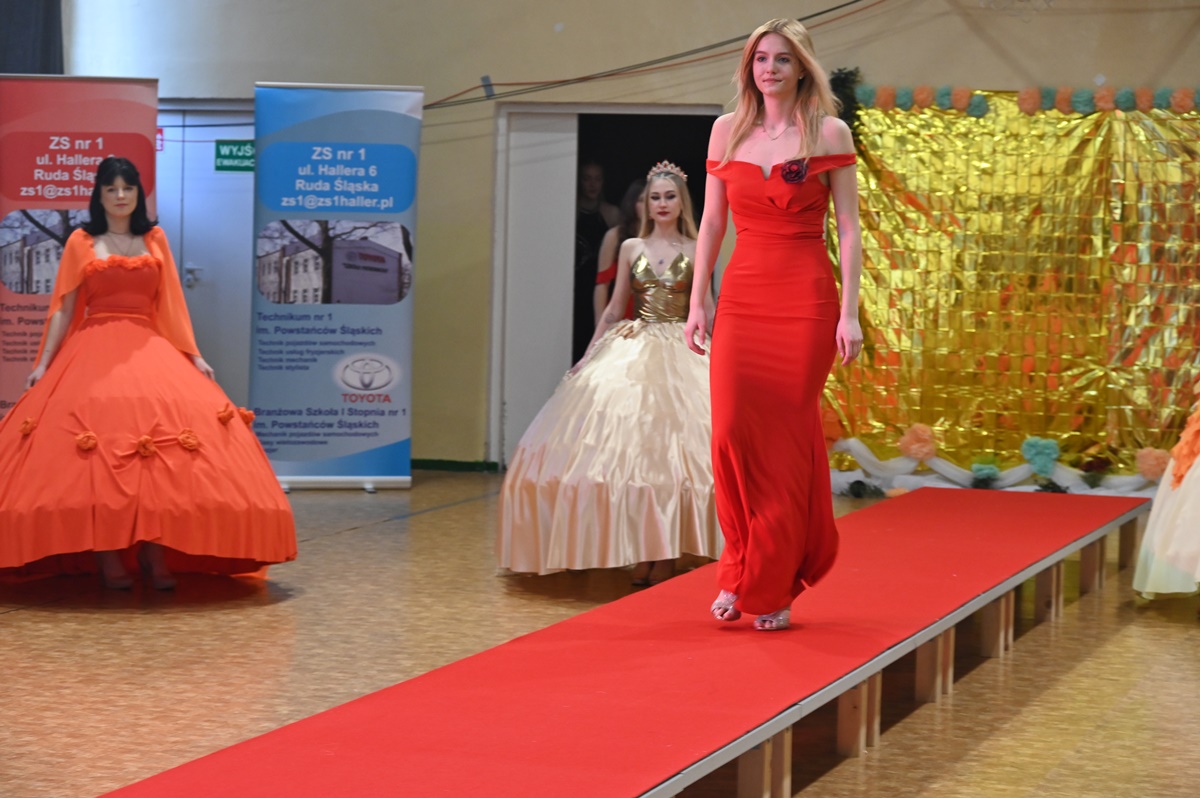 Pokaz mody w ZS nr 1 35