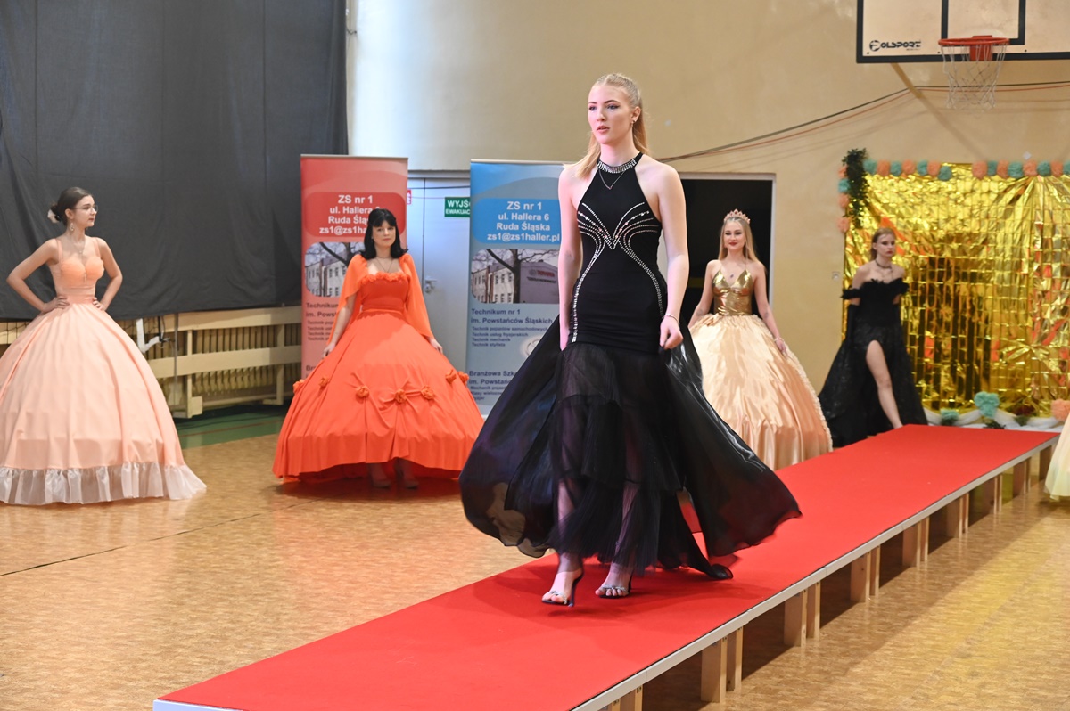 Pokaz mody w ZS nr 1 37