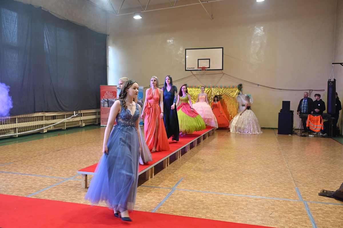Pokaz mody w ZS nr 1 42