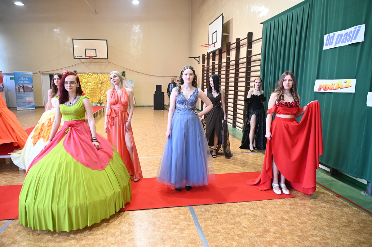 Pokaz mody w ZS nr 1 43