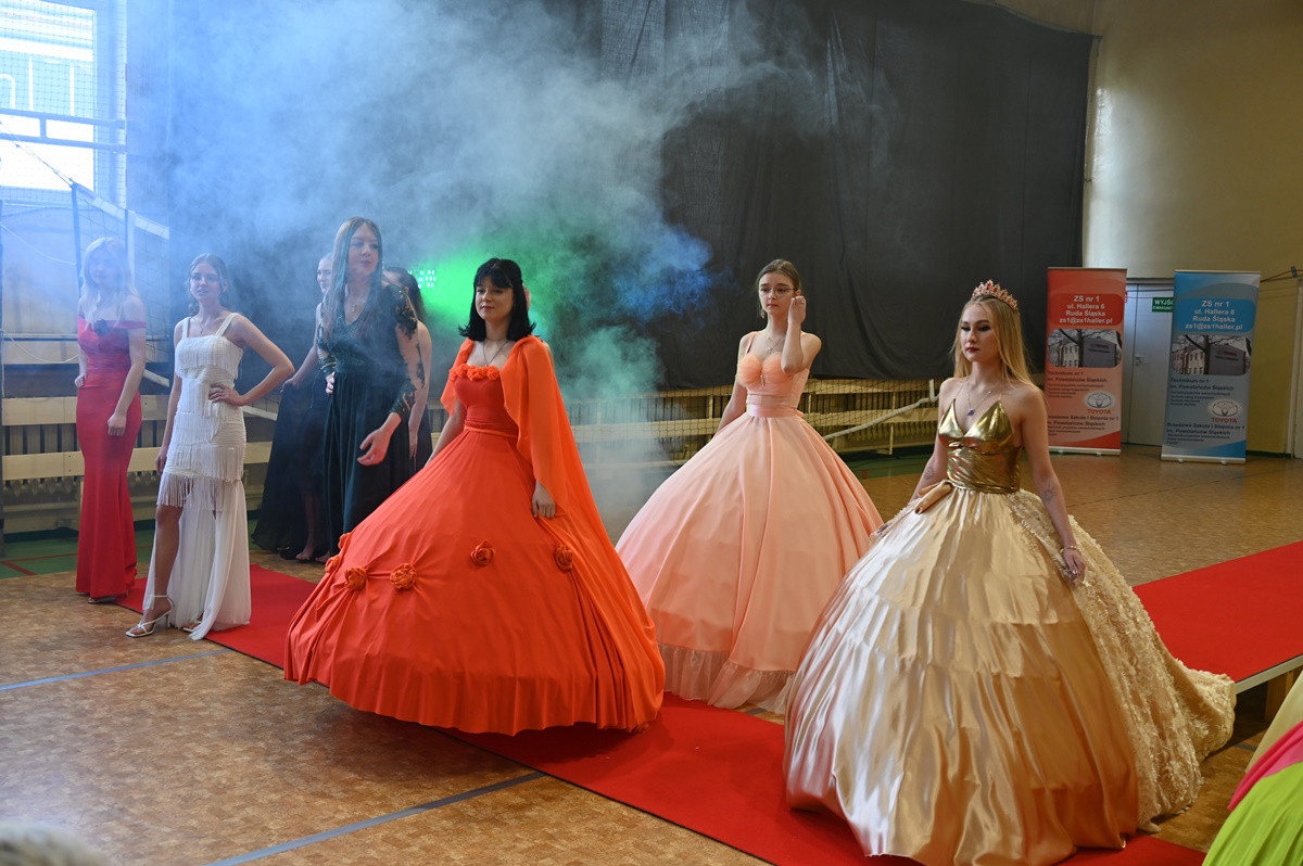 Pokaz mody w ZS nr 1 44