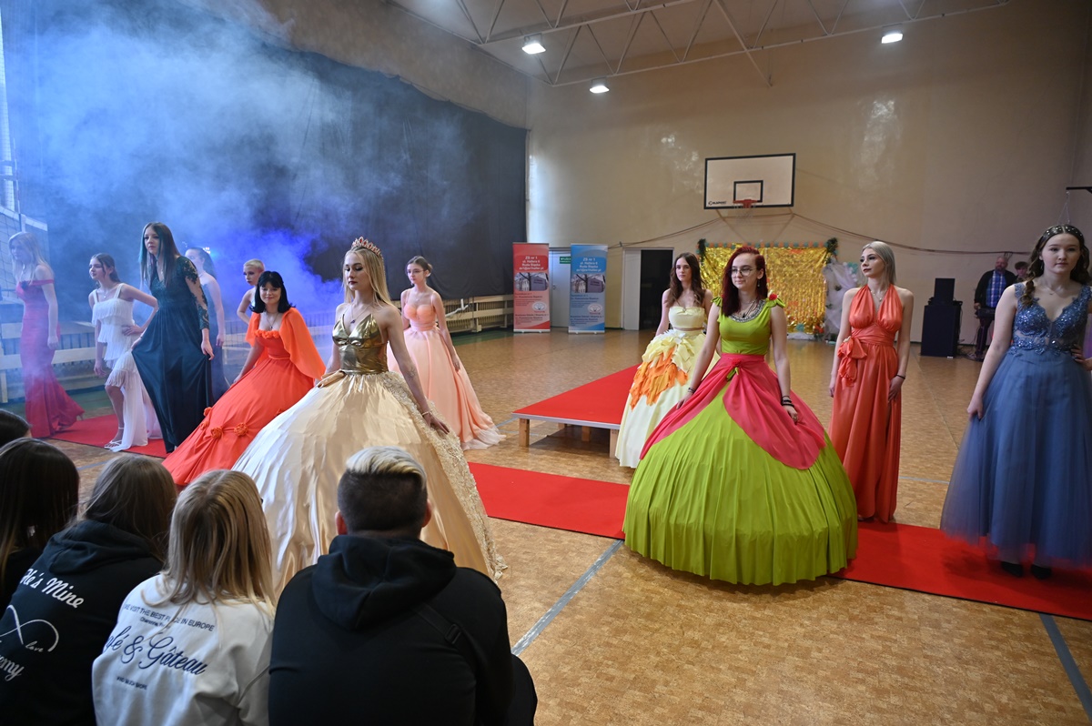 Pokaz mody w ZS nr 1 45