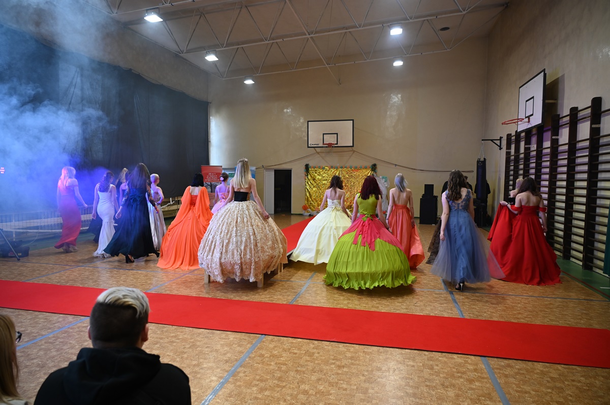 Pokaz mody w ZS nr 1 48