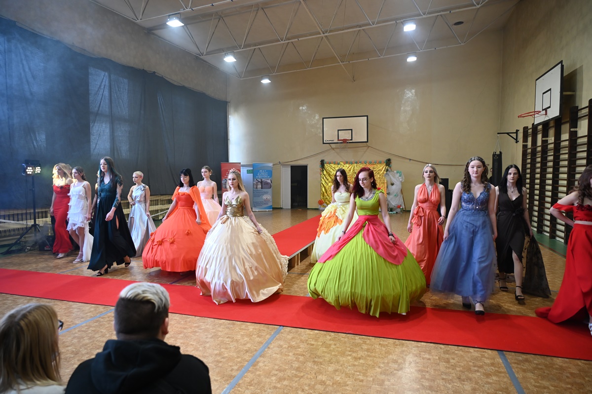 Pokaz mody w ZS nr 1 50