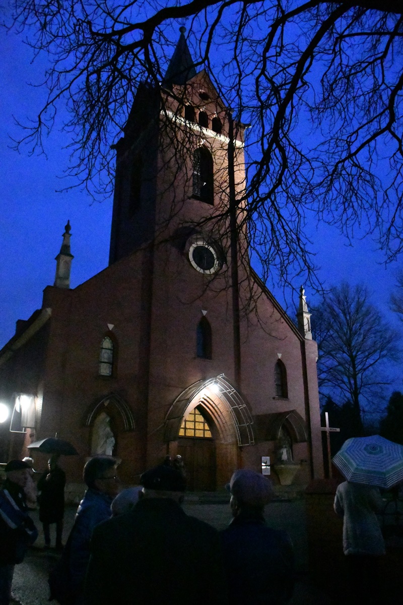 Droga Krzyżowa ulicami miasta 1