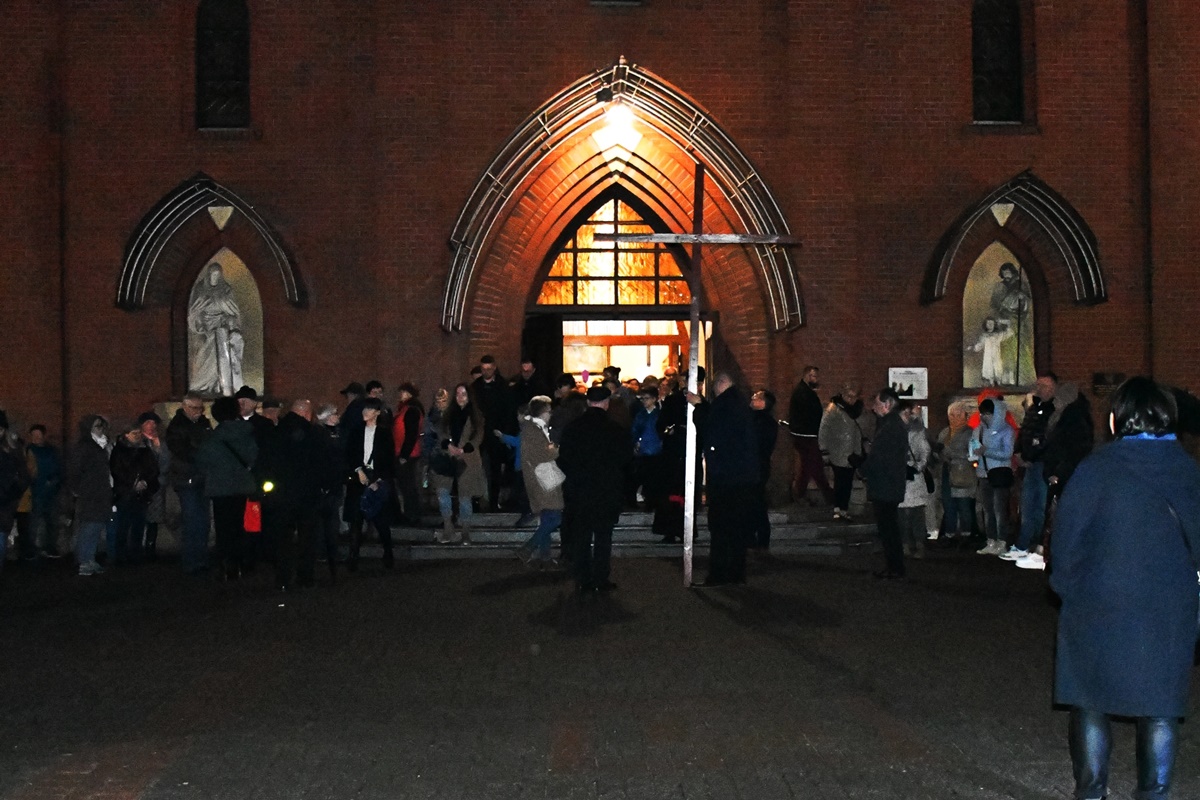 Droga Krzyżowa ulicami miasta 4