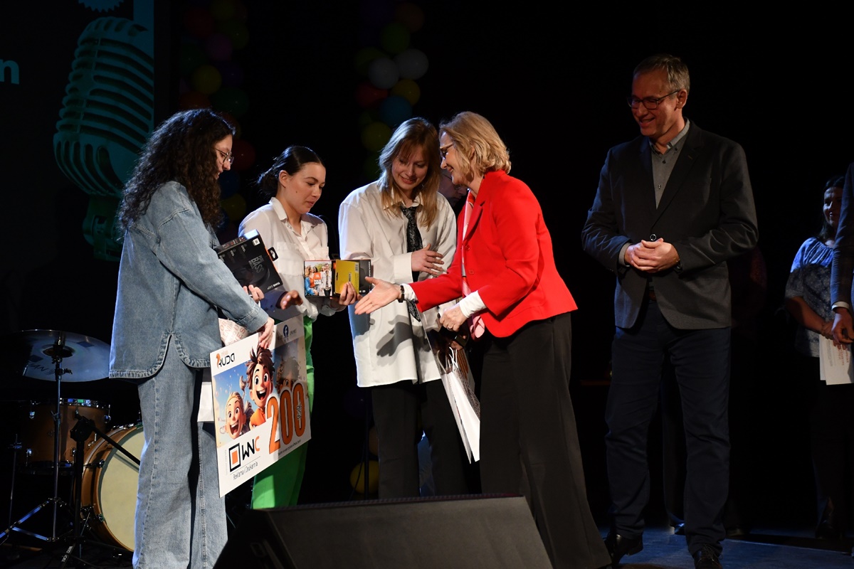 O Rudzki Mikrofon 44