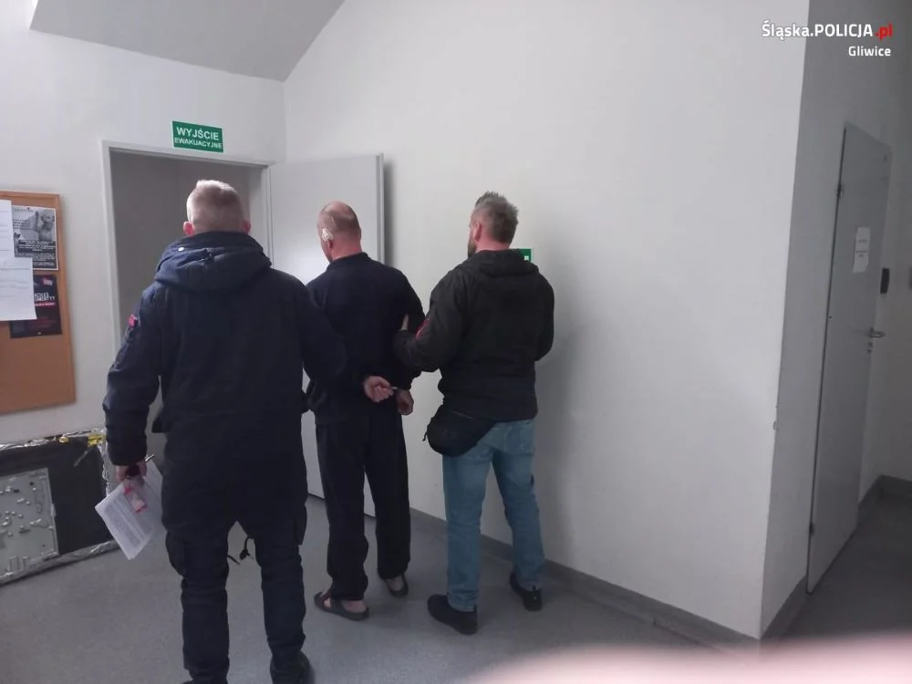 Ukradł torebkę, splądrował mieszkanie, przewrócił staruszkę i rzucił się na mundurowych..